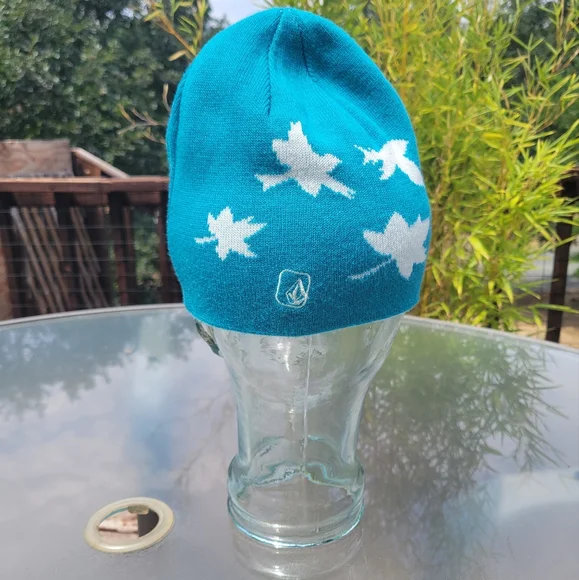 Volcom Unisex Beanie Hat with Teal Maple Leaf design. GOOD CONDITION - Picture 6 of 10